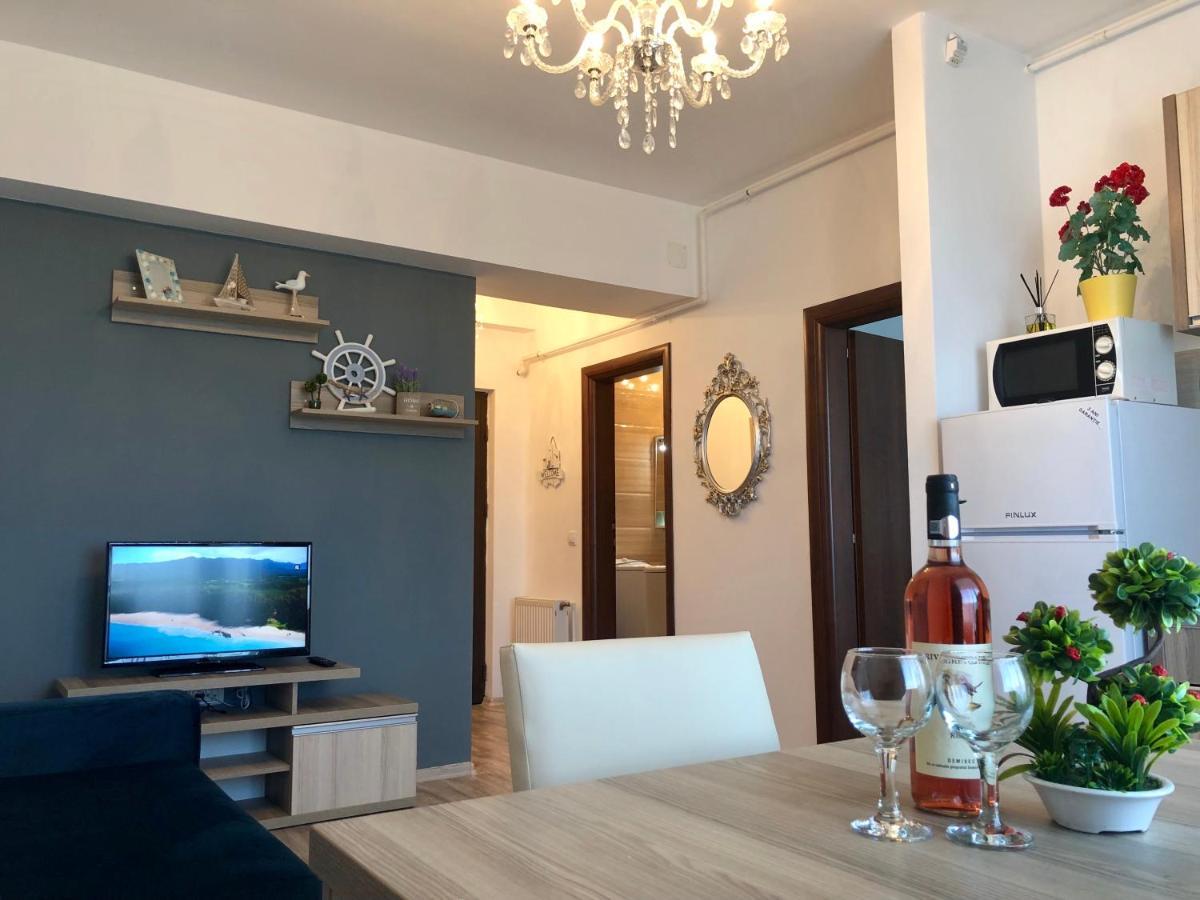Valy Apartments Summerland Mamaia Exterior photo