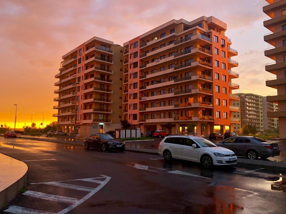 Valy Apartments Summerland Mamaia Exterior photo