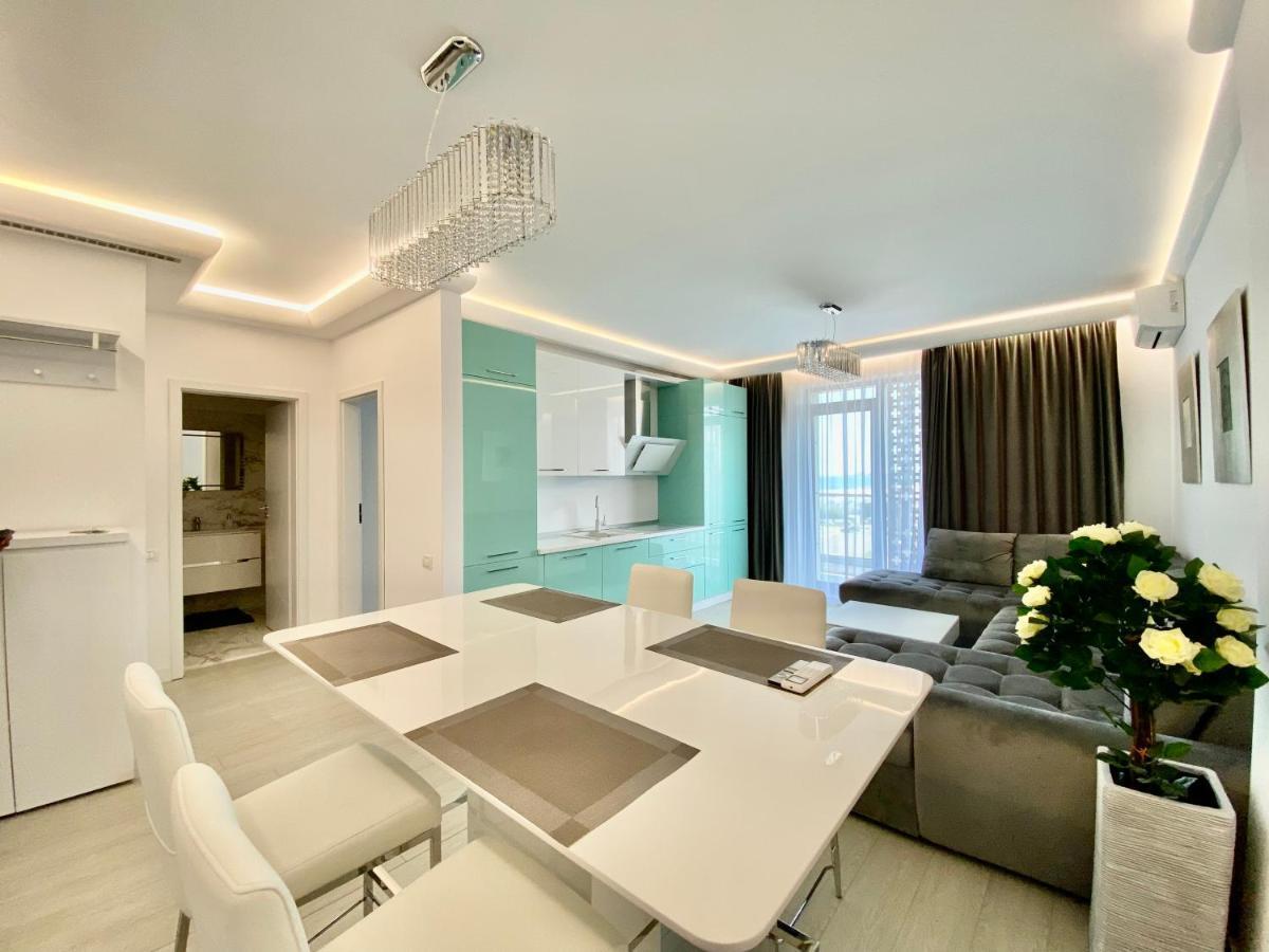 Valy Apartments Summerland Mamaia Exterior photo