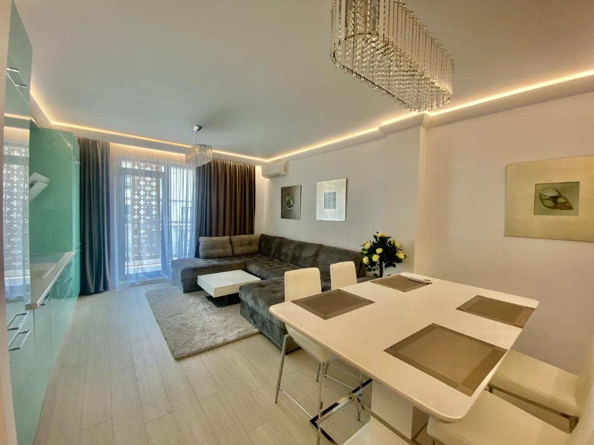 Valy Apartments Summerland Mamaia Exterior photo
